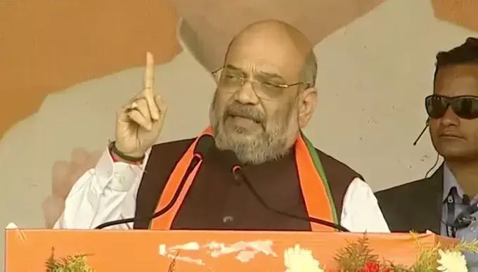 झारखंड के चुनावी रैली में अमित शाह ने कांग्रेस पर कसा तंज, राहुल गांधी को दी ये चुनौती झारखंड के चुनावी रैली में अमित शाह ने कांग्रेस पर कसा तंज, राहुल गांधी को दी ये चुनौती