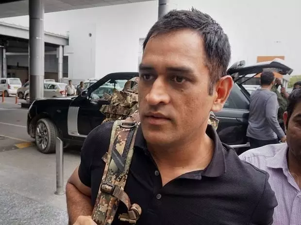 महेंद्र सिंह धोनी की मुश्किलें बढ़ी, आम्रपाली के अरबों के घोटाले में मुलजिम बनाने की मांग महेंद्र सिंह धोनी की मुश्किलें बढ़ी, आम्रपाली के अरबों के घोटाले में मुलजिम बनाने की मांग