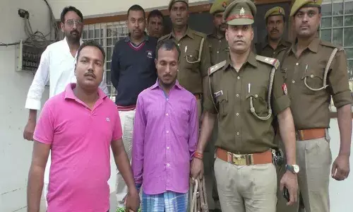 यूपी में ममेरे भाई ने पहले जीजा काे मार डाला, फिर खून से लथपथ बहन और भांजी का किया रेप, वीडियो बनाकर भाभी को दिखाया यूपी में ममेरे भाई ने पहले जीजा काे मार डाला, फिर खून से लथपथ बहन और भांजी का किया रेप, वीडियो बनाकर भाभी को दिखाया