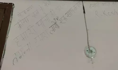 गाजियाबाद : पुलिस ने जाकर जब अंदर का यह द्रश्य देखा तो सब भावुक हो गये, दो बच्चे और तीन अधेड़ लाशें पड़ी थी, जहाँ लिखी थी यह दर्दनाक बात!