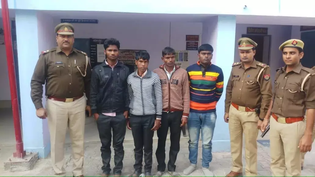 कासगंज पुलिस ने सामूहिक दुष्कर्म के चारों आरोपियों को 36 घण्टे में किया गिरफ्तार, एसपी ने कहा, फ़ास्ट ट्रैक कोर्ट के माध्यम से दिलाई जाएगी सजा