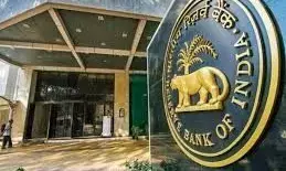 RBI जल्द जारी करेगा नया प्रीपेड पेमेंट कार्ड, आप कर पाएंगे 10 हजार तक का ट्रांजैक्शन RBI जल्द जारी करेगा नया प्रीपेड पेमेंट कार्ड, आप कर पाएंगे 10 हजार तक का ट्रांजैक्शन