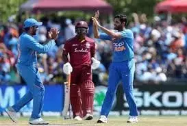 टी-20: विराट की सेना वेस्टइंडीज को कड़ी टक्कर देने को तैयार, जानिए दोनों टीमों के प्लेइंग इलेवन टी-20: विराट की सेना वेस्टइंडीज को कड़ी टक्कर देने को तैयार, जानिए दोनों टीमों के प्लेइंग इलेवन