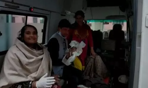 शामली: जाम में फंसी एंबुलेंस में हो गई महिला की डिलीवरी, जानें जच्चा बच्चा का हाल