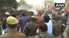 उन्नाव में सांसद साक्षी महाराज के खिलाफ लोगों ने किया विरोध प्रदर्शन उन्नाव में सांसद साक्षी महाराज के खिलाफ लोगों ने किया विरोध प्रदर्शन