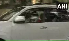 उन्नाव पीड़िता के परिजनों से मिलने निकली प्रियंका गांधी वाड्रा,