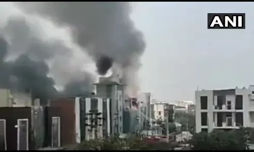 दिल्ली के बाद गुरुग्राम की एक फैक्ट्री में लगी भीषण आग, इलाके में मचा हड़कंप! दिल्ली के बाद गुरुग्राम की एक फैक्ट्री में लगी भीषण आग, इलाके में मचा हड़कंप!