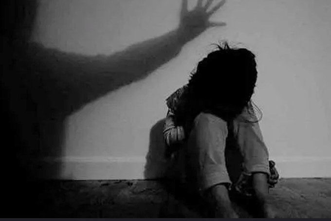 उन्नाव, हैदराबाद के बाद यूपी के बहराइच में कलयुगी पिता ने नाबालिग बेटी को बनाया हवस का शिकार उन्नाव, हैदराबाद के बाद यूपी के बहराइच में कलयुगी पिता ने नाबालिग बेटी को बनाया हवस का शिकार