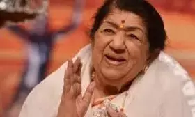 लता मंगेशकर अभी भी है ICU में भर्ती, सेहत को लेकर फैमिली फ्रेंड ने दी जानकारी