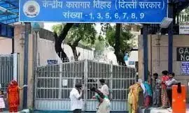 निर्भया केस: पवन को मंडोली जेल से लाया गया तिहाड़,फांसी को लेकर हलचल तेज निर्भया केस: पवन को मंडोली जेल से लाया गया तिहाड़,फांसी को लेकर हलचल तेज