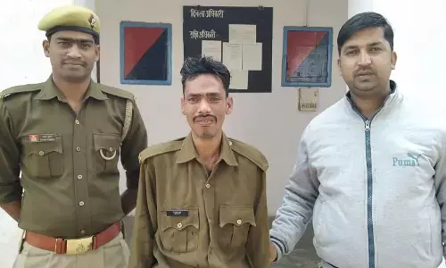 बाराबंकी पुलिस ने फर्जी पुलिस आरक्षी को किया गिरफ्तार बाराबंकी पुलिस ने फर्जी पुलिस आरक्षी को किया गिरफ्तार