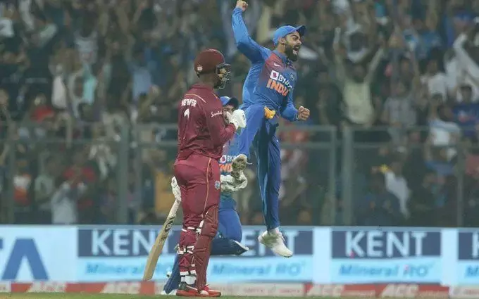 विराट ने 29 गेंदों पर ठोके 70 रन, टीम इंडिया ने ऐसे उड़ाए वेस्टइंडीज के होश विराट ने 29 गेंदों पर ठोके 70 रन, टीम इंडिया ने ऐसे उड़ाए वेस्टइंडीज के होश