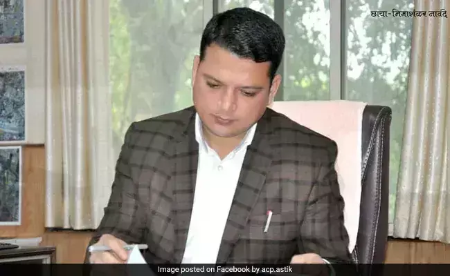 नगर पालिका के अधिकारी को प्लास्टिक में गुलदस्ता देना पड़ा भारी, लगा दिया 5 हजार रुपये का जुर्माना