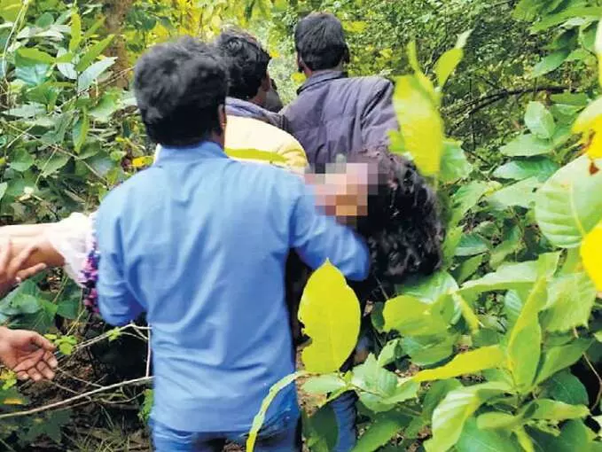 दो बच्चियों की दुष्कर्म के बाद हत्या, फल खिलाने के बहाने जंगल ले गया था आरोपी