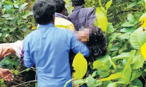 दो बच्चियों की दुष्कर्म के बाद हत्या, फल खिलाने के बहाने जंगल ले गया था आरोपी