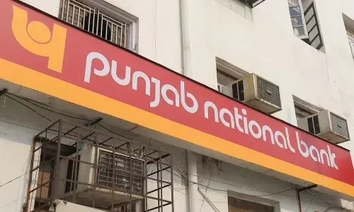 PNB ने करोड़ों ग्राहकों को दिया तोहफा, लोन पर फ्री में मिलेंगी ये सुविधाएं PNB ने करोड़ों ग्राहकों को दिया तोहफा, लोन पर फ्री में मिलेंगी ये सुविधाएं