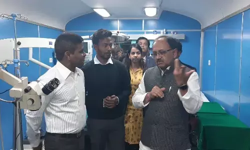 विश्व का पहला चलता फिरता रेल अस्पताल है लाइफ लाइन एक्सप्रेस आर्थिक रूप से कमजोर वर्ग के लिए स्वास्थ्य क्षेत्र में वरदान - मंत्री सिद्धार्थ नाथ विश्व का पहला चलता फिरता रेल अस्पताल है लाइफ लाइन एक्सप्रेस आर्थिक रूप से कमजोर वर्ग के लिए स्वास्थ्य क्षेत्र में वरदान - मंत्री सिद्धार्थ नाथ