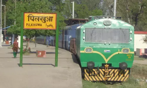 हापुड़ के पिलखुवा में ट्रेन से कटकर युवक की दर्दनाक मौत हापुड़ के पिलखुवा में ट्रेन से कटकर युवक की दर्दनाक मौत