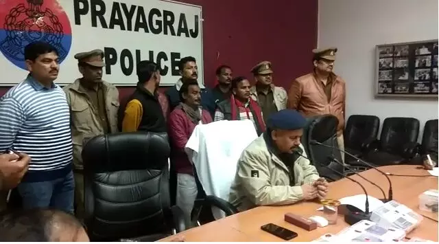 प्रयागराज: थाना कैंट पुलिस एवं क्राइम ब्रांच के द्वारा अवैध सलाह तस्करी करने वाले गिरोह का हुआ पर्दाफाश प्रयागराज: थाना कैंट पुलिस एवं क्राइम ब्रांच के द्वारा अवैध सलाह तस्करी करने वाले गिरोह का हुआ पर्दाफाश