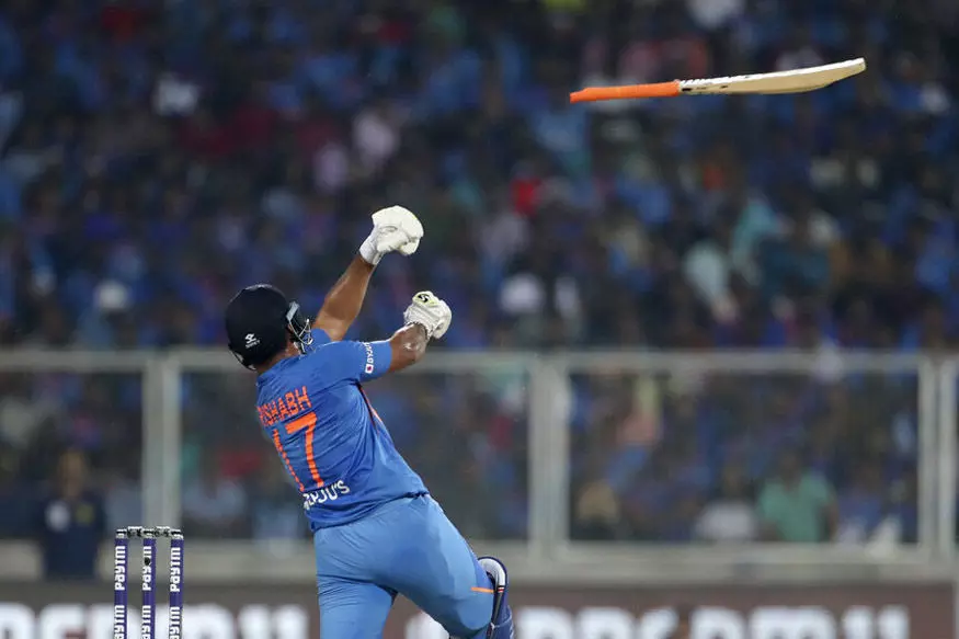 IND vs WI: वनडे मैच से पहले ही टीम इंडिया को लग चुके है दो झटके, इस खिलाड़ी को डेब्यू करने का मिल सकता है मौका