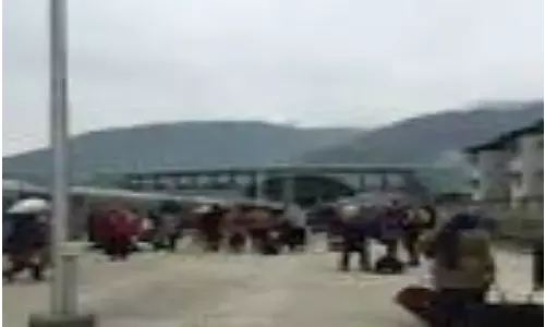 मोबाइल से कॉल तो कर सकते हैं, लेकिन इंटरनेट यूज करने के लिए जाना पड़ता है दूर, जहां 350 रुपये प्रतिघंटे के हिसाब से देना पड़ता है चार्ज मोबाइल से कॉल तो कर सकते हैं, लेकिन इंटरनेट यूज करने के लिए जाना पड़ता है दूर, जहां 350 रुपये प्रतिघंटे के हिसाब से देना पड़ता है चार्ज