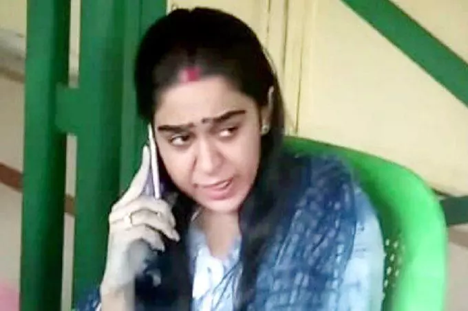 सड़क पर आया लालू परिवार का झगड़ा, जब राबड़ी और बहू एश्वर्या ने किया ये काम!