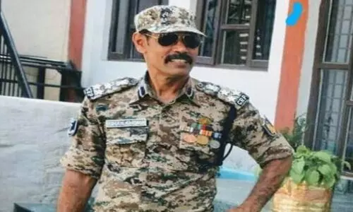 जम्मू-श्रीनगर हाइवे पर CRPF की गाड़ी चट्टान से टकराई, डीआईजी और ड्राइवर की मौके पर मौत जम्मू-श्रीनगर हाइवे पर CRPF की गाड़ी चट्टान से टकराई, डीआईजी और ड्राइवर की मौके पर मौत