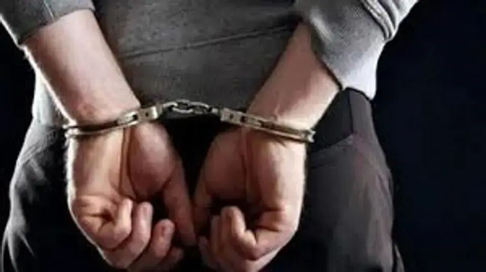 सीएम योगी और मनोहर लाल खट्टर की हत्या के धमकी वाले मैसेज भेजने वाला आरोपी गिरफ्तार सीएम योगी और मनोहर लाल खट्टर की हत्या के धमकी वाले मैसेज भेजने वाला आरोपी गिरफ्तार