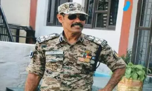 जम्मू-श्रीनगर हाइवे पर CRPF की गाड़ी चट्टान से टकराई, डीआईजी और ड्राइवर की मौके पर मौत जम्मू-श्रीनगर हाइवे पर CRPF की गाड़ी चट्टान से टकराई, डीआईजी और ड्राइवर की मौके पर मौत