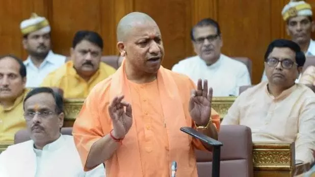 Uttar Pradesh :मऊ हिंसा पर CM योगी सख्त, DM-SP को मिली निलंबन की चेतावनी