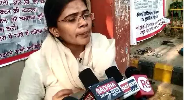 इलाहाबाद यूनिवर्सिटी के वीसी रात मे भेजते है अपने आदमियों को गल्स हॉस्टल मे - ऋचा सिंह इलाहाबाद यूनिवर्सिटी के वीसी रात मे भेजते है अपने आदमियों को गल्स हॉस्टल मे - ऋचा सिंह