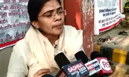 इलाहाबाद यूनिवर्सिटी के वीसी रात मे भेजते है अपने आदमियों को गल्स हॉस्टल मे - ऋचा सिंह इलाहाबाद यूनिवर्सिटी के वीसी रात मे भेजते है अपने आदमियों को गल्स हॉस्टल मे - ऋचा सिंह