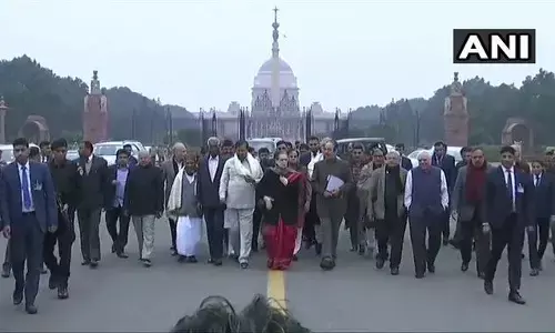 नागरिकता कानून: राष्ट्रपति से मिलकर लौटा विपक्षी नेताओं का डेलिगेशन, सोनिया गांधी ने राष्ट्रपति से की मांग