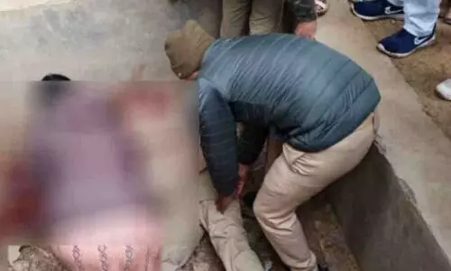 आगरा में सरकारी राइफल से सिपाही ने खुद को मारी गोली, सुसाइड नोट बरामद आगरा में सरकारी राइफल से सिपाही ने खुद को मारी गोली, सुसाइड नोट बरामद