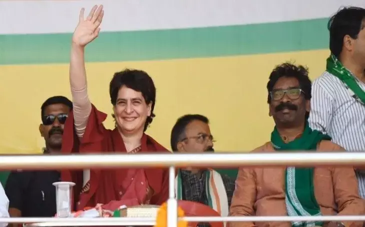 प्रियंका गांधी और हेमंत सोरेन के खिलाफ चुनाव आयोग में शिकायत दर्ज, जानिए क्या है मामला प्रियंका गांधी और हेमंत सोरेन के खिलाफ चुनाव आयोग में शिकायत दर्ज, जानिए क्या है मामला