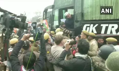 LIVE: दिल्ली में कई मेट्रो स्टेशनों को खोला गया,