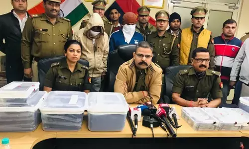 नोएडा पुलिस ने नशीले पदार्थों को बेचने वाले दो शातिर अभियुक्त किए गिरफ्तार, कब्जे से एक करोड़ की अफीम बरामद नोएडा पुलिस ने नशीले पदार्थों को बेचने वाले दो शातिर अभियुक्त किए गिरफ्तार, कब्जे से एक करोड़ की अफीम बरामद