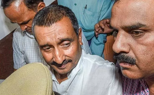 उन्नाव रेप: सजा का हुआ ऐलान- कुलदीप सेंगर को अब पूरी जिंदगी गुजारनी होगी जेल में, देना होगा 25 लाख का जुर्माना उन्नाव रेप: सजा का हुआ ऐलान- कुलदीप सेंगर को अब पूरी जिंदगी गुजारनी होगी जेल में, देना होगा 25 लाख का जुर्माना
