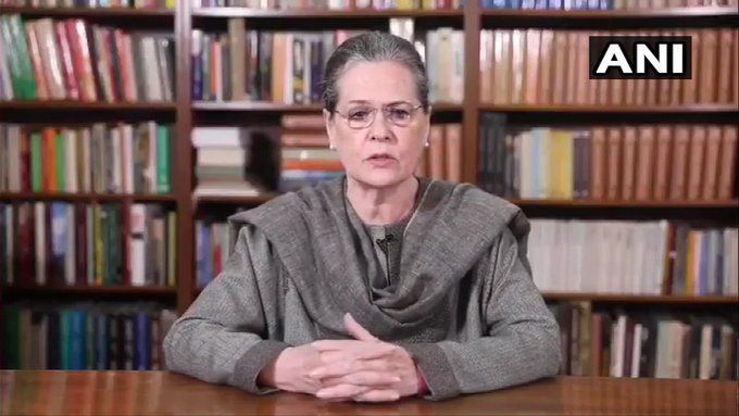 CoronaVirus: कांग्रेस अध्यक्ष सोनिया गांधी ने अपने संसदीय क्षेत्र रायबरेली के दिया सांसद निधि का पूरा फंड CoronaVirus: कांग्रेस अध्यक्ष सोनिया गांधी ने अपने संसदीय क्षेत्र रायबरेली के दिया सांसद निधि का पूरा फंड