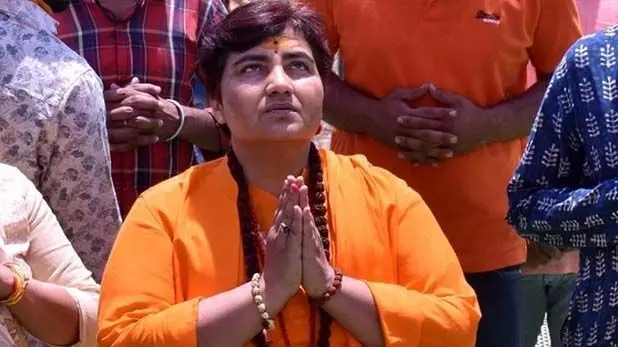 भक्ति गोड़से की और रास्ता गांधी का ? नहीं मिली पसंद की सीट तो विमान में ही धरने पर बैठीं बीजेपी सांसद प्रज्ञा ठाकुर भक्ति गोड़से की और रास्ता गांधी का ? नहीं मिली पसंद की सीट तो विमान में ही धरने पर बैठीं बीजेपी सांसद प्रज्ञा ठाकुर