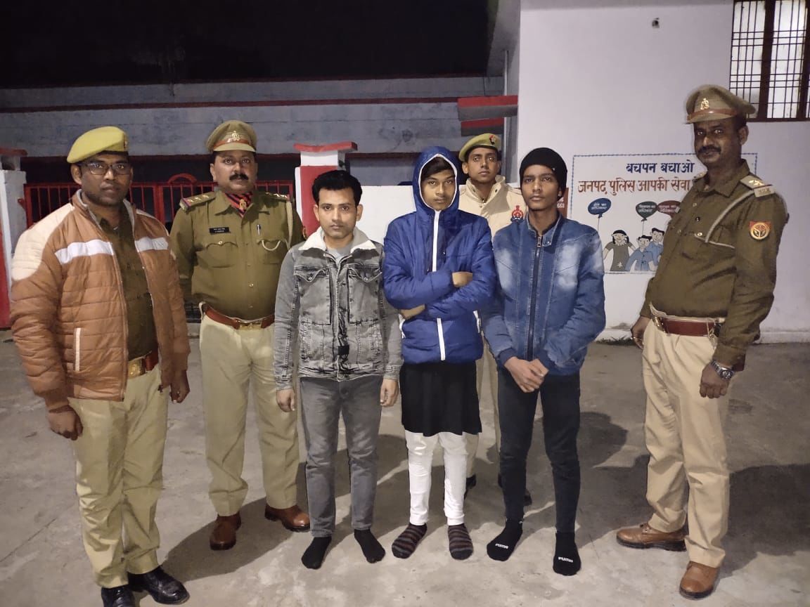 बाराबंकी पुलिस ने नागरिकता संशोधन अधिनियम 2019 के विरोध में जनता को भड़काने वाले तीन अभियुक्तों को किया गिरफ्तार बाराबंकी पुलिस ने नागरिकता संशोधन अधिनियम 2019 के विरोध में जनता को भड़काने वाले तीन अभियुक्तों को किया गिरफ्तार