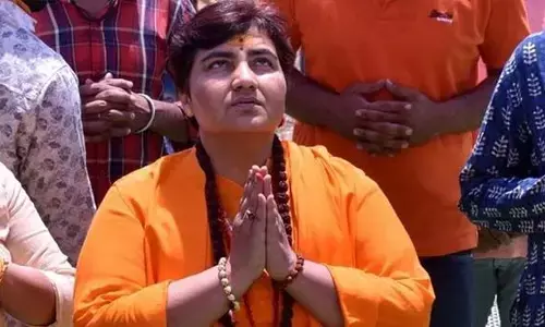 भक्ति गोड़से की और रास्ता गांधी का ? नहीं मिली पसंद की सीट तो विमान में ही धरने पर बैठीं बीजेपी सांसद प्रज्ञा ठाकुर भक्ति गोड़से की और रास्ता गांधी का ? नहीं मिली पसंद की सीट तो विमान में ही धरने पर बैठीं बीजेपी सांसद प्रज्ञा ठाकुर