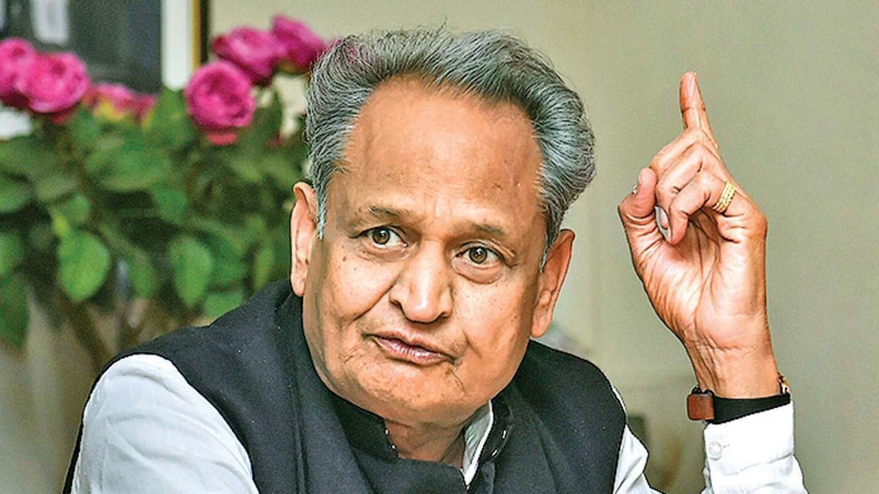 सरकारी पदों पर काबिज होने के लिए मीडियाकर्मियों में जबरदस्त घमासान सरकारी पदों पर काबिज होने के लिए मीडियाकर्मियों में जबरदस्त घमासान