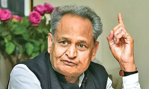 सरकारी पदों पर काबिज होने के लिए मीडियाकर्मियों में जबरदस्त घमासान सरकारी पदों पर काबिज होने के लिए मीडियाकर्मियों में जबरदस्त घमासान