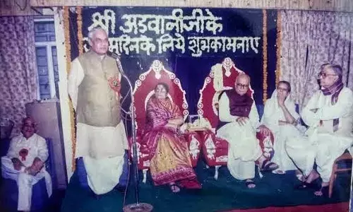 जब अनबन की ख़बरों के बीच आडवाणी के घर पहुंच गए अटल जी, 3 घंटे में लगभग 5 बार हुए थे भावुक!