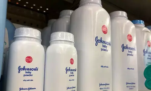 जॉनसन एंड जॉनसन पर 230 करोड़ रुपए का जुर्माना, जीएसटी कटौती का फायदा ग्राहकों को नहीं दिया जॉनसन एंड जॉनसन पर 230 करोड़ रुपए का जुर्माना, जीएसटी कटौती का फायदा ग्राहकों को नहीं दिया