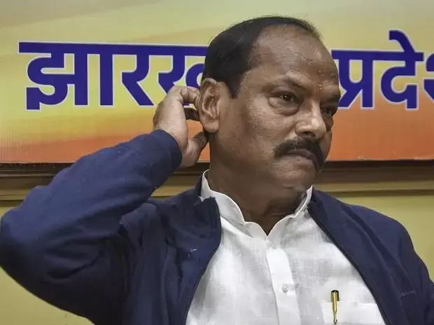 हेमंत सोरेन की शिकायत पर रघुवर दास के खिलाफ SC/ST एक्ट में FIR दर्ज?