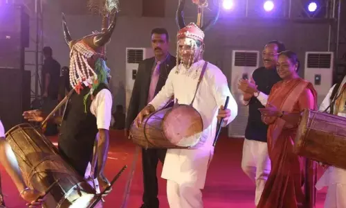 राहुल गांधी ने आदिवासियों के साथ नृत्य किया; कहा- नोटबंदी की तरह एनआरसी और एनपीआर भी गरीबों पर हमला है