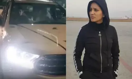 सिंगर व डांसर सपना चौधरी की कार गुरुग्राम में हुई दुर्घटनाग्रस्त, बाल-बाल बचीं सिंगर व डांसर सपना चौधरी की कार गुरुग्राम में हुई दुर्घटनाग्रस्त, बाल-बाल बचीं