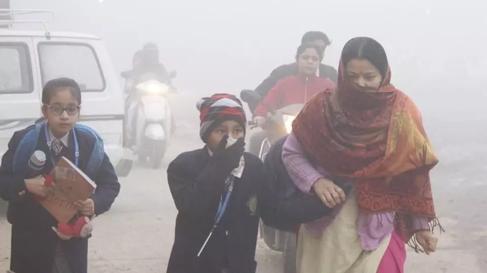 दिल्ली में ठण्ड के चलते जारी हुआ रेड अलर्ट